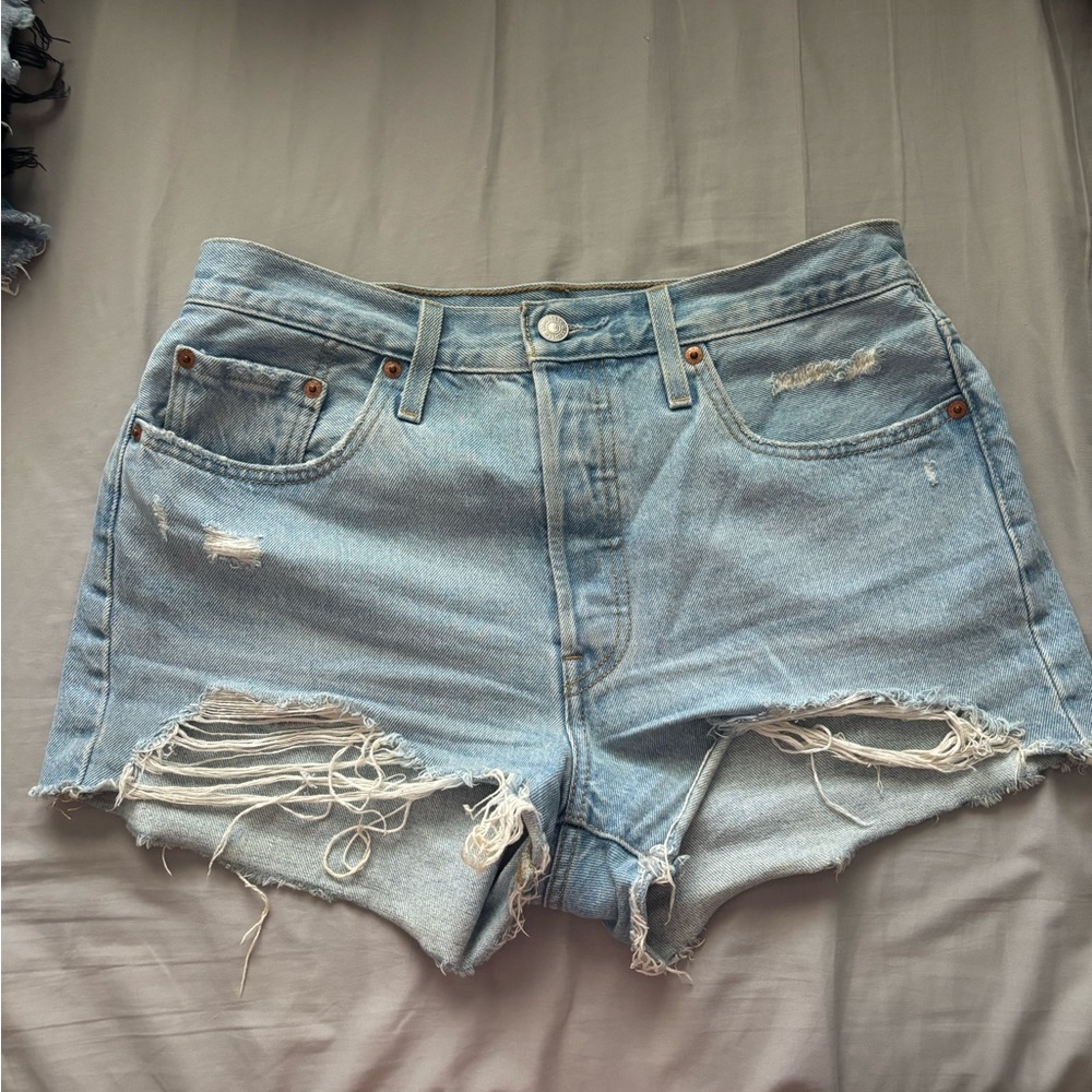 Light wash Levi’s 501 shorts